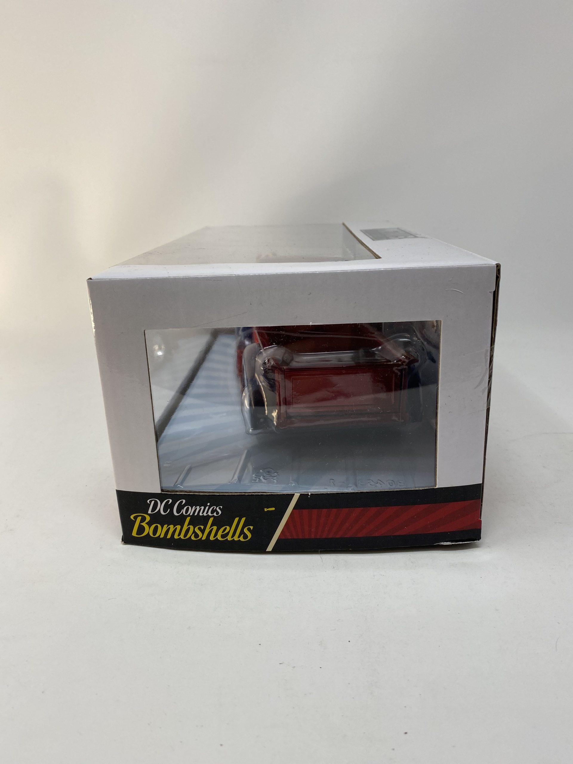 Metals Die Cast DC Bombshells- Wonder Woman & 1952 Chevy Coe Pickup - Image 4